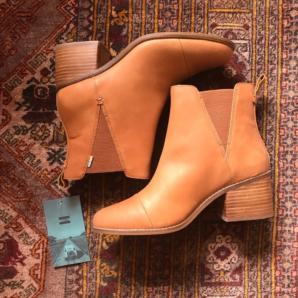 New with tags toms boots